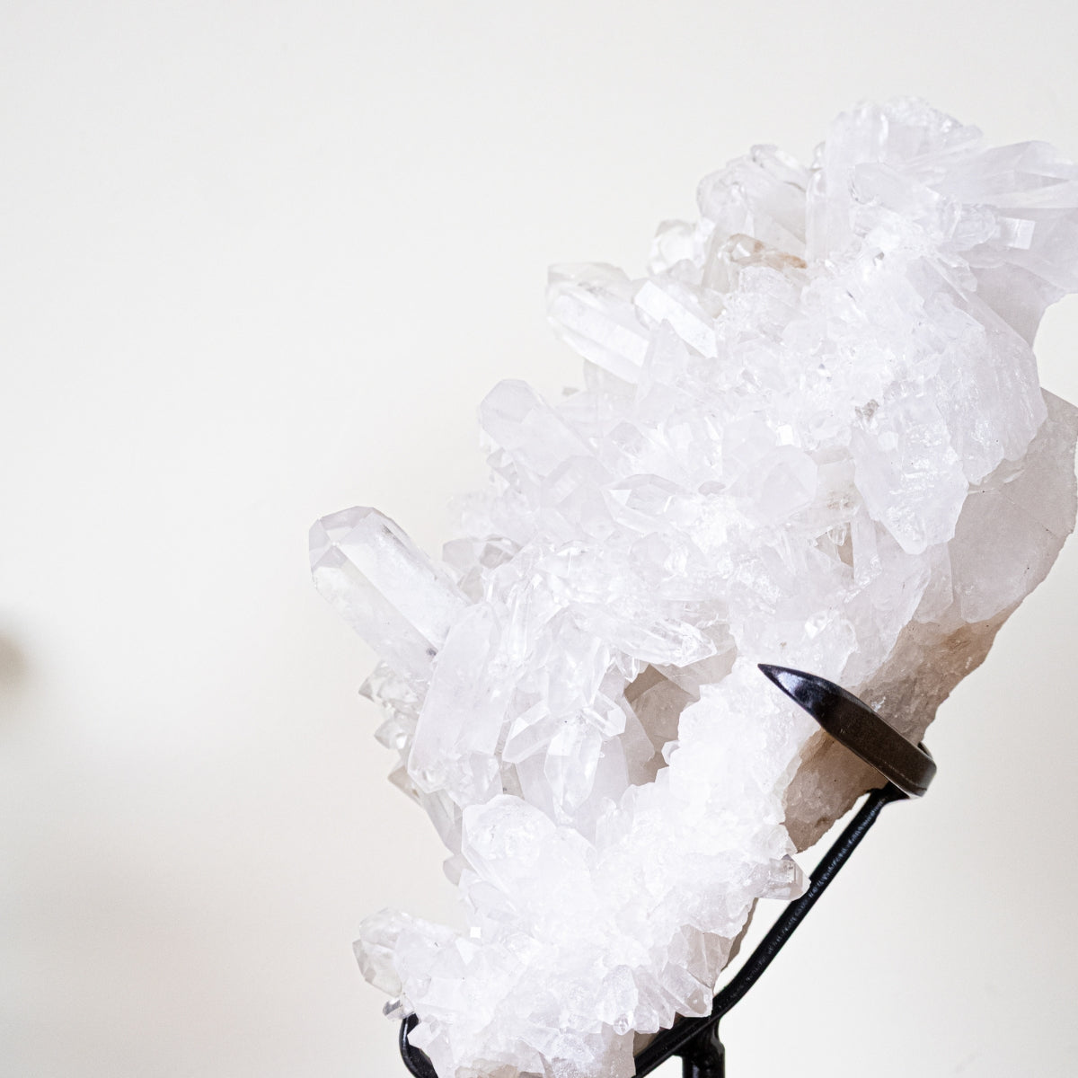Quartz Crystal Druzy on Black Metal Base 5.220 kg