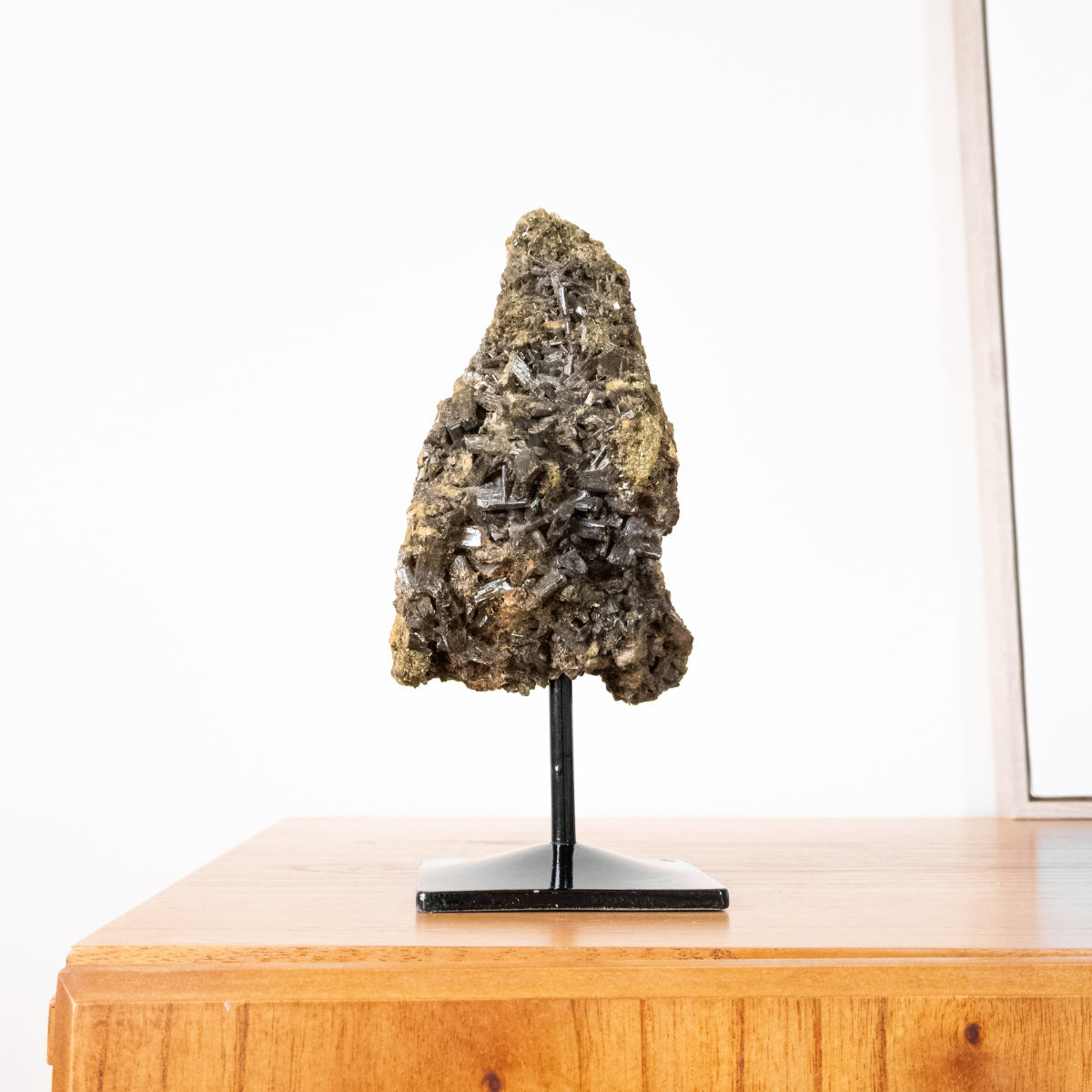 Raw Epidote Stone on Black Metal Base 2.180 kg