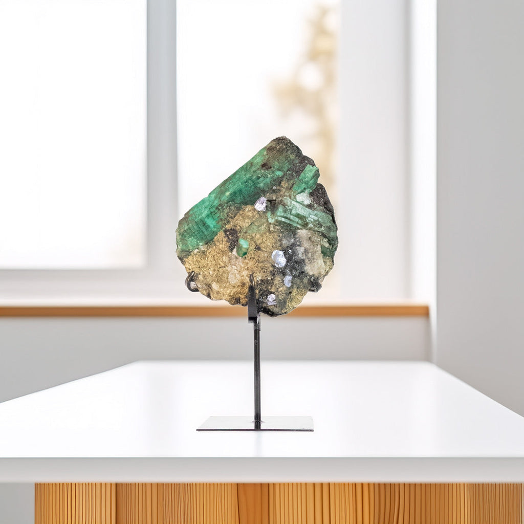 Extra Emerald Stone on Black Metal Base 1.110 kg