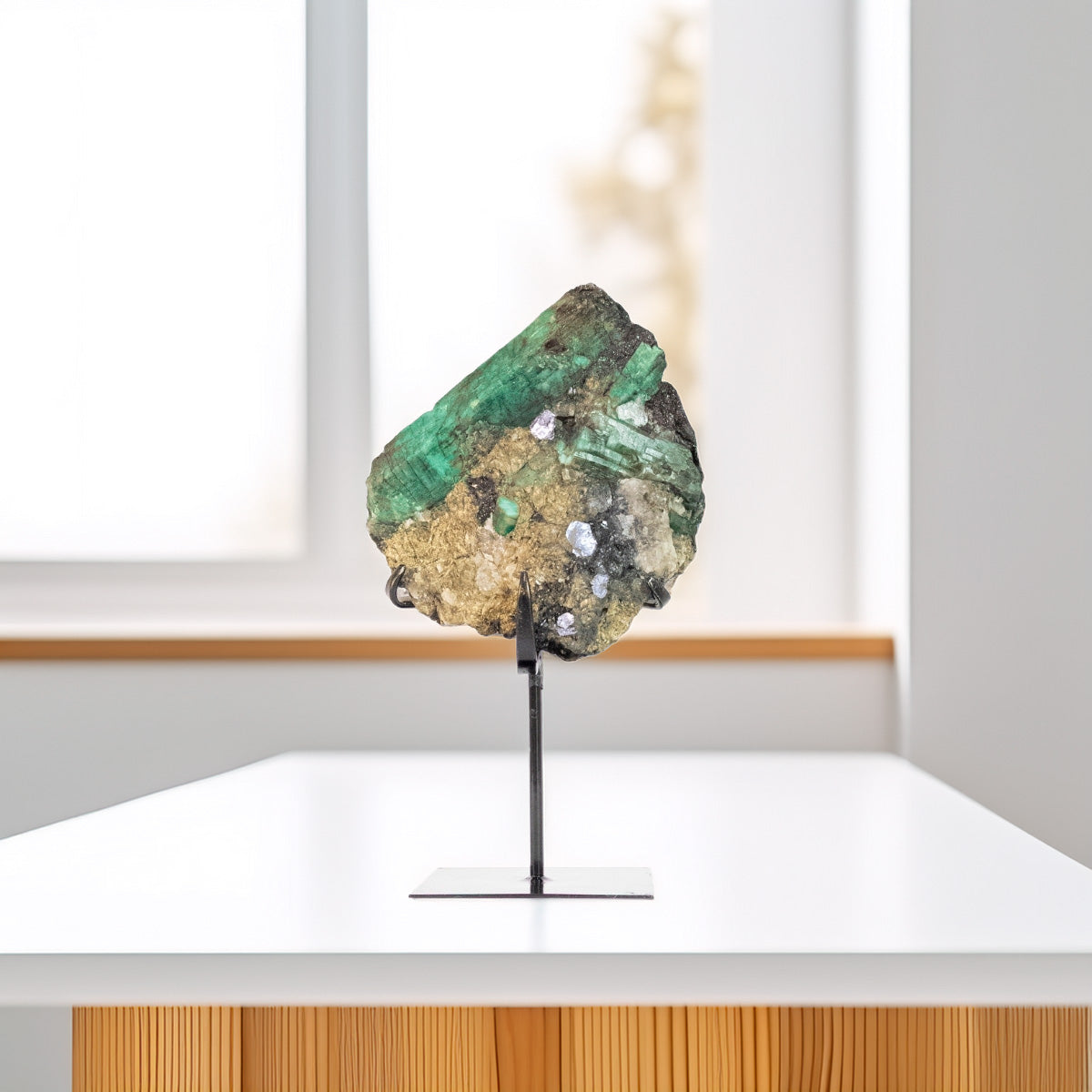 Extra Emerald Stone on Black Metal Base 1.110 kg